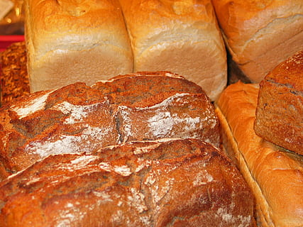 Brot, Bäcker, backen, Lebensmittel, Backwaren, Essen, knusprig, Kunst, Brot backen, Snack, Mehl, ein Leib Brot, Bauernbrot, Grundnahrungsmittel, lecker, Arbeit, gebacken, Brotkruste, Brotteig, Bäckerei, Ofen, Ernährung, köstlich, Getreide, selberbacken, Kohlenhydrate, Kruste, Zutaten, Frühstück, frisch, Weißbrot, Weizenbrot, Essen und Trinken, Frische, Nahansicht, braun, keine Leute, drinnen, Wohlbefinden, gesundes Essen, Geschäft, Stillleben, Gruppe von Objekten, französisches Essen, zu verkaufen, Wahl, Vollbild, fertig für den Verzehr, Vollkornbrot, 1080P, CC0, gemeinfrei, lizenzfrei