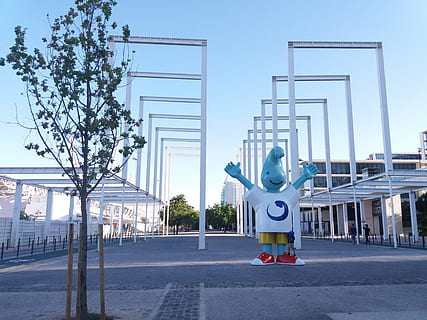 Lisboa, cielo, jugar, modelo, viaje, ciudad, exterior del edificio, árbol, arquitectura, estructura construida, planta, naturaleza, la carretera, día, transporte, personas incidentales, calle, vida en la ciudad, edificio, azul, cielo limpio, firmar, al aire libre, Arte y artesanía, 4K, CC0, dominio público, libre de derechos