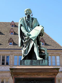 Alsacia, Estrasburgo, gutemberg, estatua, bronce, imprenta, recuerda bronce, Monumento, escultura, representación, representación humana, Arte y artesanía, semejanza masculina, arquitectura, estructura construida, cielo, exterior del edificio, creatividad, vista de ángulo bajo, nadie, cielo limpio, día, arte, naturaleza, semejanza femenina, edificio, historia, al aire libre, 4K, CC0, dominio público, libre de derechos