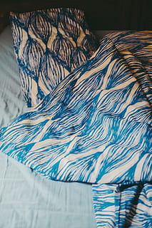cama vazia desfeita, esvaziar, cama, de outros, quarto, travesseiro, roupa de cama, confortável, cobertor, Folha, linho, interior de casa, hotel, manhã, têxtil, edredon, dentro de casa, ninguém, padronizar, fechar-se, mobília, ainda vida, visão de alto ângulo, relaxamento, sala doméstica, amassado, acolhedor, suavidade, 4K, CC0, domínio público, royalty free