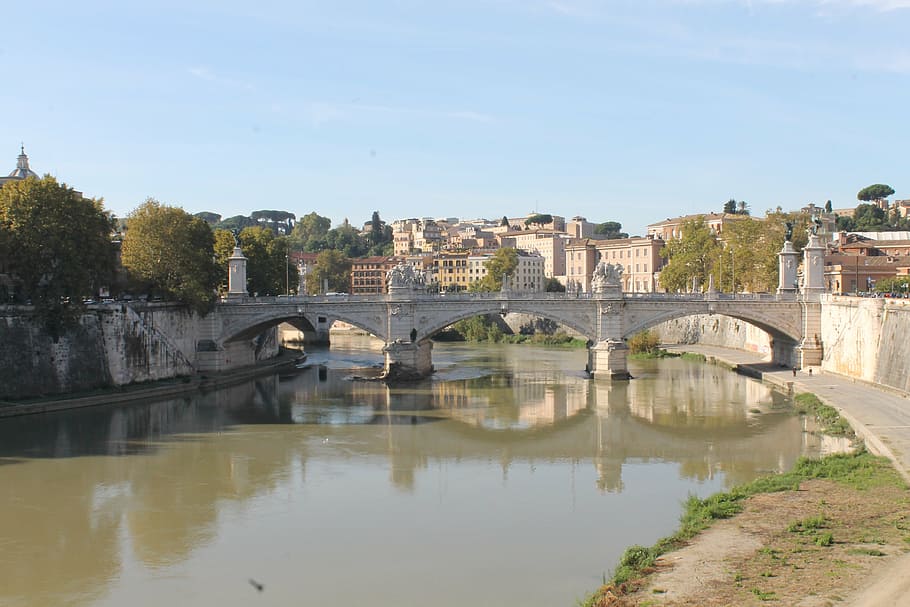 Roma, pont, riu, tíber, arquitectura, estructura construïda, aigua, pont - estructura feta per l'home, exterior de l'edifici, connexió, arbre, naturalesa, planta, dia, pont d’arc, cel, reflexió, ciutat, cap gent, transport, edifici, 4K