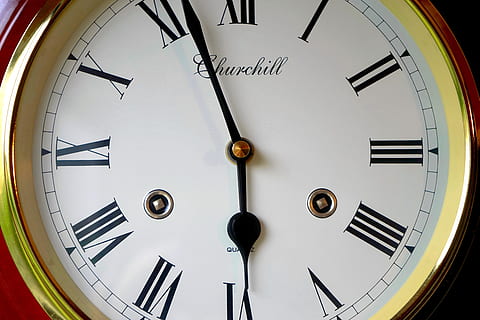 quadrante, faccia, tempo, ora, minuto, secondo, orologio, viso, tempo, comporre, bianca, cerchio, Vintage ▾, il giro, numerale, vecchio, design, numero, antico, romano, classico, mano minuta, lancetta delle ore, nessuno, lancetta dell'orologio, avvicinamento, strumento del tempo, singolo oggetto, numero romano, girato in studio, precisione, fotogramma intero, in casa, Scadenza, sfondi, orologio da parete, 5K