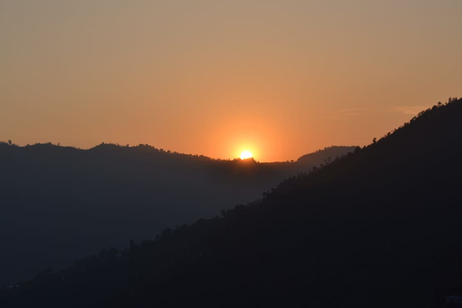 posta de sol, nepal, pokhara, cel, bellesa a la natura, escenics - natura, silueta, tranquil·litat, escena tranquil·la, color taronja, sol, muntanya, naturalesa, medi ambient, cap gent, paisatge, llum solar, idíl·lic, escena no urbana, còpia espai, a l'aire lliure, arbre, fosc, 4K