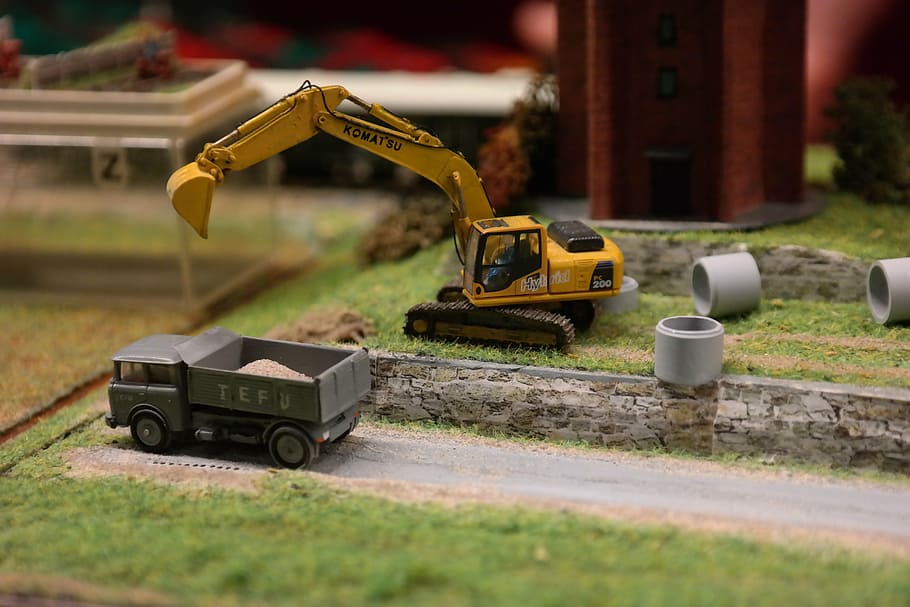 maquetació del model de ferrocarril, vasútmodell, models, model, manera de transport, transport, automòbil, cotxe, carretera, industria de la construcció, enfocament selectiu, ciutat, vehicle terrestre, joguina, arquitectura, carrer, motor de terra, maquinària de construcció, exterior de l'edifici, lloc de construcció, naturalesa, cap gent, a l'aire lliure, dia, 5K