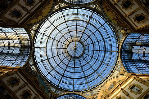 clădire, model, sticlă, arhitectură, design arhitectural, tavan, lumina zilei, proiecta, dom, articole din sticlă, panouri din sticlă, înalt, clădire istorică, în interior, interior, foc mic, oţel, structura, construită, vedere unghiulară joasă, sticlă - material, nici o persoana, imediat mai jos, cupolă, geometrică, mall, lucarnă, arc, zi, lumina soarelui, caracteristică arhitecturală, cerc, arhitectură și artă, bogat ornamentat, mural, 4K, CC0, domeniu public, fără drepturi de autor