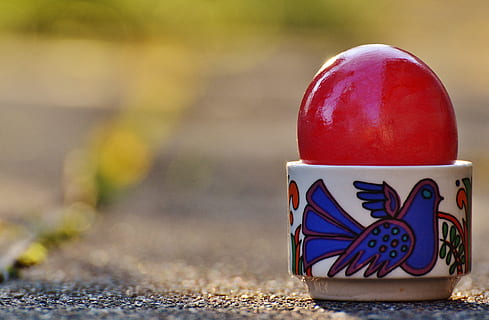 Paști, oua de Paste, colorat, Paste Fericit, ou, culoare, să se concentreze asupra primelor elemente, a închide, nici o persoana, alimente, natură moartă, zi, creativitate, artă și sculptură, mâncat sănătos, mancare si bautura, în aer liber, reprezentare umană, reprezentare, natură, selectiv, roșu, proiecta, prospeţime, lumina soarelui, bunăstare, model floral, 5K, CC0, domeniu public, fără drepturi de autor