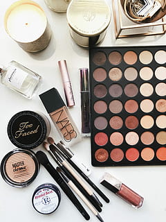 yakın çekim fotoğrafçılık, çeşitli, makyaj malzemeleri, kadın nars kapatıcı, makyaj, flatlay, far, palet, mum, natürmort, içeriye, güzellik ürünü, yüksek açılı görünüş, tablo, makyaj fırçası, varyasyon, seçim, insansız, büyük nesne grubu, doğrudan yukarıda, konteyner, dolma kalem, moda, yüz pudrası, daire, çok renkli, nesne grubu, allık - makyaj, vücut bakımı ve güzellik, 4K, CC0, kamu malı, telif ücretsiz