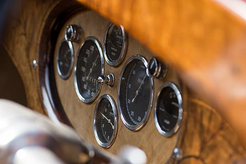Auto, Oldtimer, klassisch, Instrumente, Anzeige, Holz, selektiver Fokus, Nahansicht, keine Leute, drinnen, Holz - Material, in einer Reihe, Zeit, Mode, Antiquität, Stillleben, Nummer, Uhr, Reichtum, Gruppe von Objekten, Geschäft, Luxus, Essen und Trinken, Makro, Leder, 5K, CC0, gemeinfrei, lizenzfrei