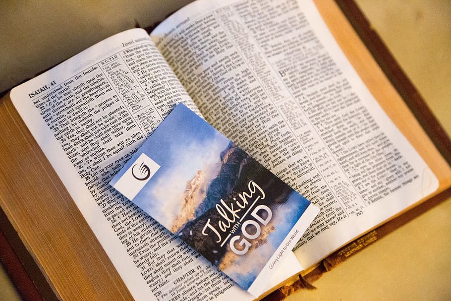bibel, bibelstudiet, undersøgelse, Bestil, religion, læsning, kristen, Gud, Læs, hellig, Kristendom, religiøs, studerende, tro, studere, spiritualitet, kirke, lære, tilbede, åben, Kristus, jesus, ord, taler med gud, bøn, bedende, himmel, bede, frelse, katolsk, finansiere, tekst, forretning, indendørs, tæt på, papir, betalingsmiddel, offentliggørelse, ingen mennesker, papirvaluta, avis, vestlige script, direkte over, høj vinkel visning, meddelelse, stilleben, rigdom, nummer, 5K