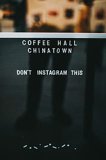 kaffe hall chinatown skiltning, kaffebar chinatown, instagram, skiltning, kaffe, menu, afspejling, vindue, glas, tekst, meddelelse, vestlige script, teknologi, ingen mennesker, Information, indendørs, tæt på, trådløs teknologi, fokus på forgrunden, skilt, nummer, forbindelse, hvid farve, informationsskilt, computer netværk, internet, belyst, bestyrelse, stort bogstav, computer sprog, 5K, CC0, offentligt domæne, royaltyfrie