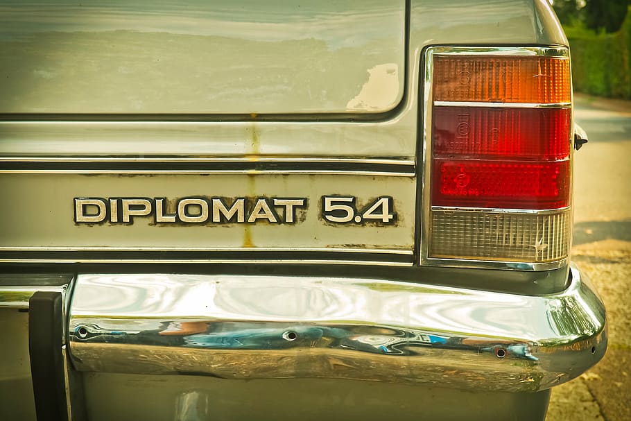 automàtic, opel, pkw, oldtimer, cotxes de passatgers, nostàlgia, metàl·lic, vehicles, atreviu-vos, opel diplomat, limusina, automoció, frontal, crom, clàssic, elegant, vell, article de col·leccionista, nostàlgic, mantingut, cotxe antic, conduir, darrere, llum de fre, parpelleig, vista, bonic, retro, acollidor, vintage, capacitat, cotxe, estil retro, passat de moda, vehicle terrestre, transport, cotxe d'època, text, guió occidental, comunicació, cap gent, manera de transport, primer pla, dia, metall, lletra majúscula, signe, a l'aire lliure, vidre - material, automòbil, transparent, contenidor, naturalesa, 4K
