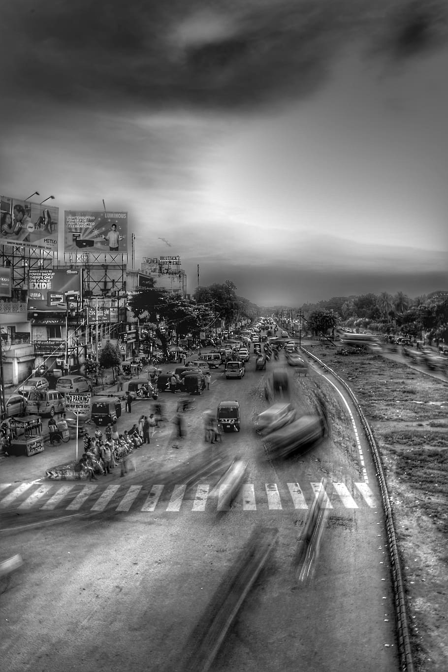 Zeitraffer Fotografie, Autos, schwarz, Weiß, Foto, Schwarz und weiß, Menschen, städtische Szene, Straße, draußen, Stadtbild, Stadt, Auto, Transport, Geschwindigkeit, Bewegungsunschärfe, Nacht-, Bewegung, Himmel, wolke - himmel, die Architektur, Transportmittel, Gebäudehülle, gebaute Struktur, Landfahrzeug, Natur, High Angle View, Kraftfahrzeug, keine Leute, 5K