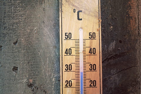 30 santigrat derece, termometre, sıcaklık, santigrat derece, ölçek, aussentempteratur, ahşap termometre, numara, ahşap malzeme, ölçüm aracı, doğruluk, insansız, kapatmak, içeriye, cetvel, gün, ısı - sıcaklık, tablo, duvar inşa özelliği, natürmort, insan yapımı, doğa, 2K, CC0, kamu malı, telif ücretsiz