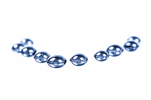 Perlen, rundes Silberperlenlos, fallen, Wasser, Hintergrund, Makro, Spritzen, Regen, Getränke, isoliert, nass, klar, Kondensation, getrenntes Weiß, Tröpfchen, natürlich, medizinisch, Flüssigkeit, organisch, Wellness, Leben, glänzend, Nässe, tropfen, Element, glatt, Idee, gestalten, abstrakt, kreativ, Blau, ausgeschnitten, weißer Hintergrund, Nahansicht, Studioaufnahme, Kugel, kopieren sie platz, Blase, keine Leute, drinnen, Gruppe von Objekten, Kreis, Geometrische Figur, transparent, Reflexion, Gruppe, spärlich, Natur, silberfarben, 1080P, CC0, gemeinfrei, lizenzfrei