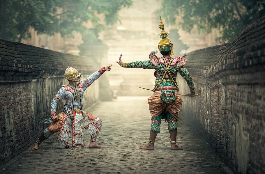 dos, gent, portar, disfresses, dia, actor, animals, antic, tir amb arc, art, asia, bangkok, bonic, Cambodja, capital, ciutat, roba, cultura, el ball, dramatitzat, joieria, detalls, espectacle, drama, arreglat, encantador, entreteniment, origen ètnic, artesanies, hanuman, horitzontal, Índia, khon kaen, titella, màscara, nacional, khon, pràctica, fotografia, popular, ramakirti, ramayana, siam, mesurar, Tailàndia, tos-sa- kan, tradicional, vi, arma, braç humà, part del cos humà, adult jove, adult, a l'aire lliure, guerra, longitud completa, disturbis, roba tradicional, arquitectura, dues persones, ballant, disfressa, cultura i entreteniment artístic, homes, estructura construïda, rendiment, persones reals, unió, celebració, 5K