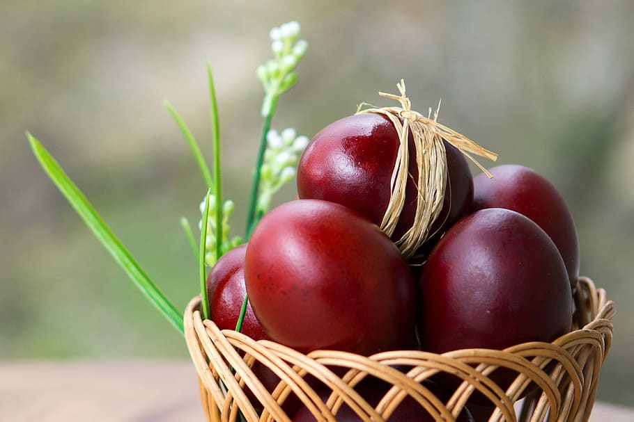 salat, ou, cistella, Pasqua, primavera, festa, Crist ha ressuscitat, menjar, naturalesa, ous, menjar i beguda, alimentació saludable, benestar, frescor, fruita, centrar-se en primer pla, primer pla, vermell, natura morta, contenidor, cap gent, dia, tomàquet, vegetals, planta, madur, 2K