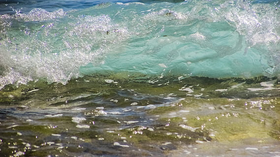 valurile oceanului, val, bule, spumă, spray, a închide, energie, apă, stropi, lichid, mare, malul mării, frumusețe în natură, nici o persoana, zi, natură, mişcare, în aer liber, sportiv, putere în natură, putere, bălăceală, stâncă, sport acvatic, solid, apă curgătoare, 4K, CC0, domeniu public, fără drepturi de autor
