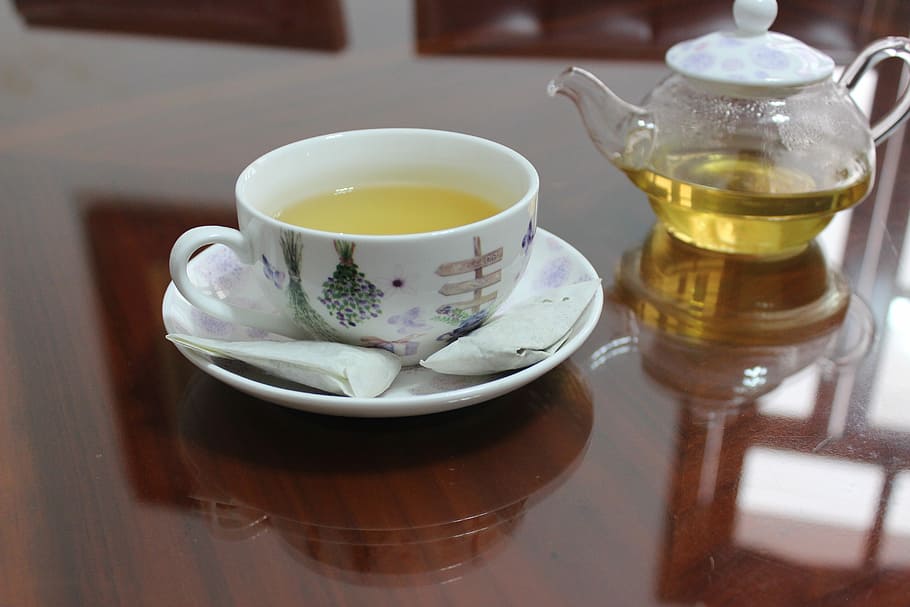 te, tassa, infusió, begudes, te, tassa, tassa de te, menjar i beguda, beure, refresc, te - beguda calenta, a l'interior, beguda calenta, taula, vaixella, plat, te d'herbes, tetera, cap gent, primer pla, menjar, frescor, centrar-se en primer pla, tè de tarda, begudes sense alcohol, culleradeta, té negre, 5K