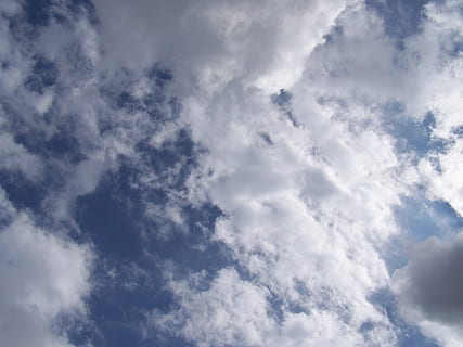 hemel, wolken, bewolkt, storm, licht, weer, natuur, wit, blauw, wind, achtergrond, wolk - lucht, cloudscape, schoonheid in de natuur, milieu, achtergronden, scenics - natuur, bewolking, witte kleur, geen mensen, atmosfeer, humeurige lucht, kalmte, buitenshuis, dramatische hemel, klimaat, schoon, meteorologie, helder, 2K, CC0, publiek domein, royaltyvrij