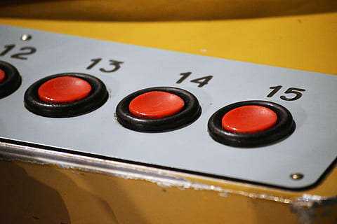 botons, consola, arcade, joc, vermell, arcade, joc, números, vell, soviètic, museu, empenta, rodó, retro, polsador, primer pla, groc, cultura i entreteniment artístic, elecció, panell de control, tecnologia, control, comunicació, text, nombre, guió occidental, cap gent, a l'interior, control remot, centrar-se en primer pla, color negre, enfocament selectiu, remot, signe, natura morta, equipament elèctric, 2K