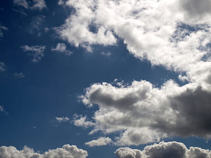 himmel, skyer, form, skyer form, blå, natur, vejr, sky - himmel, cloudscape, udendørs, dag, baggrunde, luft, meteorologi, overskyet, scenics, cumulus sky, klima, sommer, stratosfæren, hvid, plads, skønhed i naturen, fluffy, scenics - natur, miljø, ingen mennesker, atmosfære, hvid farve, sollys, vind, blødhed, 2K, CC0, offentligt domæne, royaltyfrie