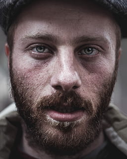 makro skud fotografering, ansigt, mand iført beret, portræt, skæg, model, marcelcam, kigger på kameraet, ansigtshår, tæt på, en person, hovedskud, rigtige mennesker, forfra, midt voksne mænd, voksen, midt voksen, herrer, kropsdel, livsstil, menneskelig kropsdel, fokus på forgrunden, hanner, menneskeligt ansigt, overskæg, 4K, CC0, offentligt domæne, royaltyfrie