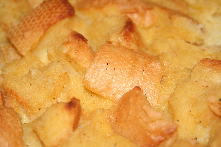 brød budding, makro, tæt på, bagt, dessert, jul dessert, eggnog dessert, eggnog brød budding, cremet, lækker, gylden, brunet, mad og drikke, fuld ramme, mad, baggrunde, ingen mennesker, friskhed, klar til at spise, indendørs, overbærenhed, sødt mad, sød, kartoffel, usund spisning, selektiv fokusering, stegt, måltid, hjemmelavet, fest, kulhydrat - mad type, snack, fristelse, 2K