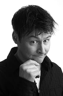 răutăcios, vedere, amuzant, alb-negru, copii, portret, oameni, bărbați, o persoana, masculi, umane, tânăr adult, adult, etnie caucaziană, studio shot, izolat, gândire, masculin frumusete, fundal alb, concepte și idei, doar un singur om, doar barbati, doar adulți, lovitură de cap, vedere din față, în interior, stiluri de viață, Barbat tanar, a închide, bărbați adulți, uitându-se departe, elimina, la mijlocul adulților, in cautarea, contemplare, coafura, adolescent, 2K
