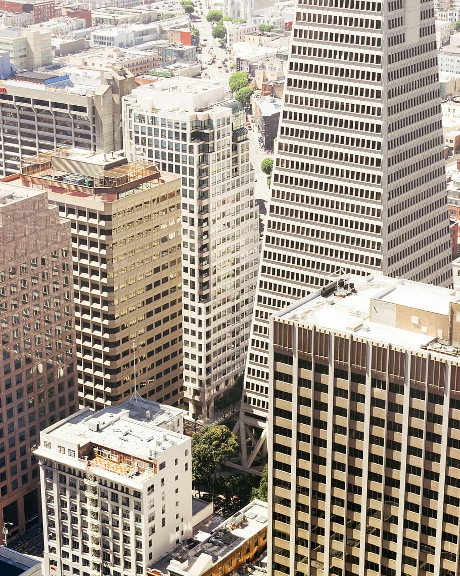 bianca, beige, calcestruzzo, edifici, giorno, grattacielo, scena urbana, paesaggio urbano, città, architettura, distretto del centro, skyline urbano, esterno dell'edificio, Stati Uniti d'America, vista aerea, edificio per uffici, struttura costruita, vita di città, posto famoso, all'aperto, moderno, vista dall'alto, alto - alto, Torre, costruzione, edificio per uffici esterno, nessuno, quartiere residenziale, ufficio, natura, destinazioni di viaggio, sviluppo, appartamento, 4K