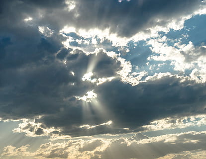 Wolken, Sonne, Strahlen, Dämmerung, Gott, Himmel, Sonnenuntergang, Natur, Blau, Horizont, Licht, dunkle Wolken, Hintergrundbildschirm, wunderschönen, Leben, geboren werden, Liebe, Landschaft, Ruhe, wolke - himmel, Schönheit in der Natur, Sonnenlicht, Szenen - Natur, Flachwinkelansicht, keine Leute, ruhige Szene, Wolkengebilde, Hintergründe, Sonnenstrahl, draußen, Tag, idyllisch, Dramatischer Himmel, launischer Himmel, Umgebung, hell, Meteorologie, Streaming, hell erleuchtet, 2K, CC0, gemeinfrei, lizenzfrei