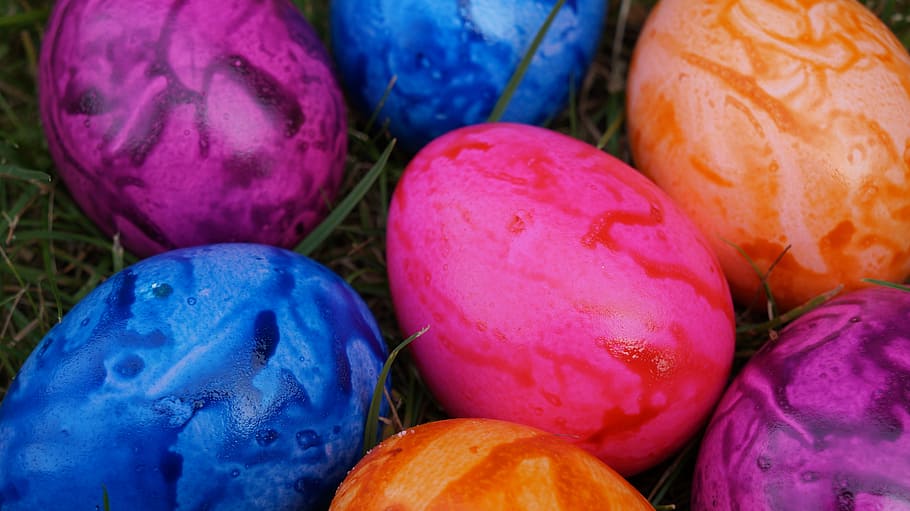 uovo, colorato, colore, uova di Pasqua, Pasqua, uova colorate, uova sode, decorazioni pasquali, uova di gallina, nido di Pasqua, cibo, cibo e bevande, mangiare sano, freschezza, avvicinamento, fotogramma intero, benessere, nessuno, natura morta, sfondi, multicolore, scelta, grande gruppo di oggetti, variazione, mercato, celebrazione, abbondanza, Al dettaglio, verdura, viola, 5K