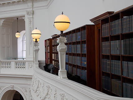 biblioteca, balcone, melbourne, architettura, costruzione, struttura costruita, esterno dell'edificio, libro, nessuno, attrezzatura per l'illuminazione, pubblicazione, cupola, all'aperto, formazione scolastica, natura, giorno, luogo di culto, credenza, viaggio, mensola, religione, spiritualità, soffitto, lampada elettrica, 4K, CC0, dominio pubblico, privo di copyright