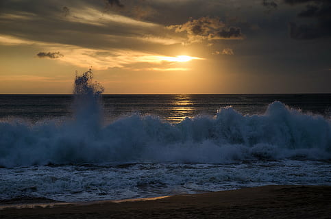 strandbølge, sol, hav, bølger, hvid, skyer, solnedgang, skumring, strand, sand, ocean, vand, himmel, skønhed i naturen, natur, sky - himmel, scenics, udendørs, bevægelse, horisont over vand, scenics - natur, horisont, bølge, magt i naturen, strøm, jord, ingen mennesker, sprøjt, orange farve, breaking, rammer, 4K, CC0, offentligt domæne, royaltyfrie