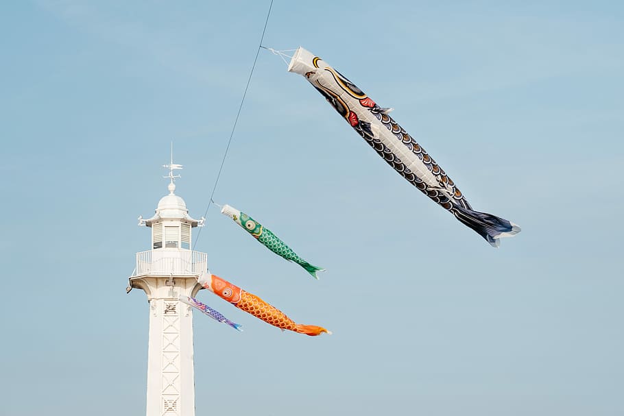 penjant, banderes de peixos koi, far, cinc, peix inflable, penjar, peix, navegar, corda, bandera, torre, edifici, estructura, cel, paqui, leman, Lake Leman, bain des paqui, suïssa, genf, vista d’angle baix, arquitectura, dia, naturalesa, estructura construïda, cel clar, cap gent, volant, exterior de l'edifici, a l'aire lliure, alta - alta, vertebrats, animal, blau, viatjar, destinacions de viatge, transport, 5K