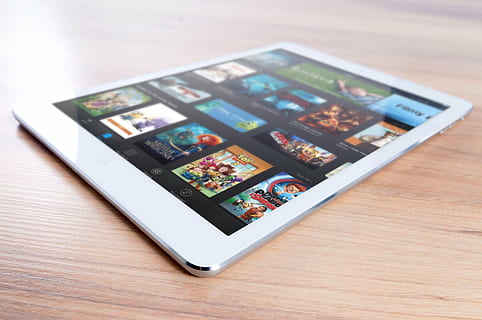 foto, berbalik, putih, komputer meja, ipad, Mac, apel, ponsel, tablet, layar, modern, komunikasi, bisnis, teknologi, Internet, Desain, digital, layar sentuh, tablet digital, meja, teknologi nirkabel, perangkat informasi portabel, bahan kayu, koneksi, dalam ruangan, tampilan sudut tinggi, merapatkan, ponsel pintar, tidak ada orang, fokus pada latar depan, layar perangkat, jaringan komputer, masih hidup, 2K, CC0, domain publik, bebas royalti