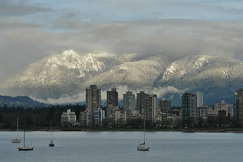 foto de la ciudad, foto, ciudad, agua, barco náutico, columbia británica, lugares de viaje, Canadá, mar, Vancouver, Canada, naturaleza, arquitectura, nadie, estructura construida, exterior del edificio, invierno, temperatura fría, edificio, nube - cielo, paisaje urbano, cielo, frente al mar, destinos de viaje, edificio de oficinas exterior, transporte, horizonte urbano, al aire libre, rascacielos, velero, 4K, CC0, dominio público, libre de derechos