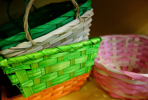 Páscoa, cestas de páscoa, osterkorb, cesta, cestas, decoração de páscoa, decorações de páscoa, ninho de páscoa, easter körbchen, vime, tecido, origens, construir, recipiente, multi colorido, fechar-se, ninguém, cor verde, dentro de casa, focar em primeiro plano, cor rosa, ainda vida, foco seletivo, Comida, comida e bebida, escolha, comida doce, variação, padronizar, grande grupo de objetos, grupo de objetos, 5K, CC0, domínio público, royalty free