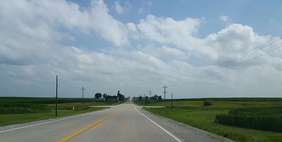Iowa, carretera, ennuvolat, núvol - cel, cel, transport, direcció, el camí a seguir, naturalesa, medi ambient, dia, símbol, marcatge de carreteres, marcatge, signe, paisatge, perspectiva decreixent, punt de fuga, cap gent, planta, a l'aire lliure, camp, electricitat, 1080P