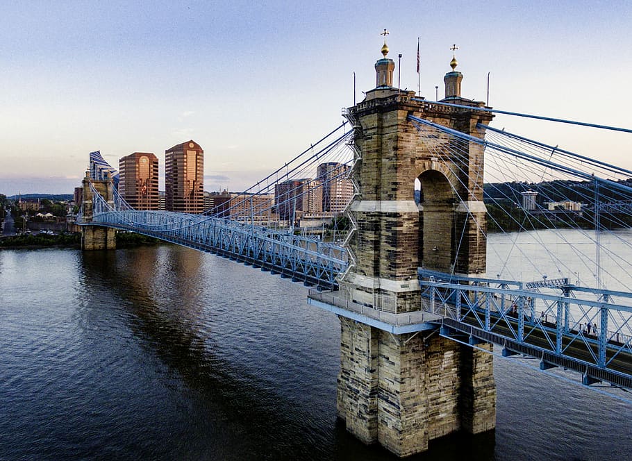 posta de sol, John, a., pont de suspensió de roebling, gris, marró, pont, blau, cel, durant el dia, arquitectura, pont fixat per cable, ciutat, urbà, via fluvial, núvol, paisatge urbà, edifici, riu, ohio, Cincinnati, festa, construcció, estructura construïda, connexió, exterior de l'edifici, pont - estructura feta per l'home, aigua, transport, destinacions de viatge, cap gent, torre, naturalesa, Pont en suspensió, exterior d’edifici d’oficines, a l'aire lliure, gratacels, modern, 2K