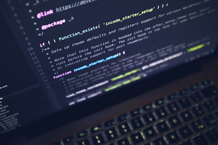 Laptop-Computer, Monitor, gedreht, Computer, Tastatur, Elektronik, modern, Technologie, Geschäft, Büro, Arbeit, Daten, Code, Kodierung, Computerausrüstung, Kommunikation, Computerbildschirm, kabellose Technologie, Verbindung, Internet, Nummer, Finanzen, Computernetzwerk, Großunternehmen, Nahansicht, keine Leute, Bildschirm, Finanzielle Zahlen, Tauschrate, Computer Sprache, Cyberspace, Binärcode, grafische Benutzeroberfläche, globale Kommunikation, 5K