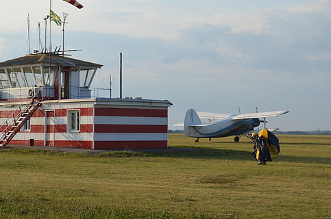 dispatch, airfield, plane, skydiver, preparation, sky, transportation, mode of transportation, field, grass, nature, land, day, cloud - sky, built structure, architecture, building exterior, landscape, environment, patriotism, air vehicle, real people, outdoors, men, plant, 4K, CC0, public domain, royalty free