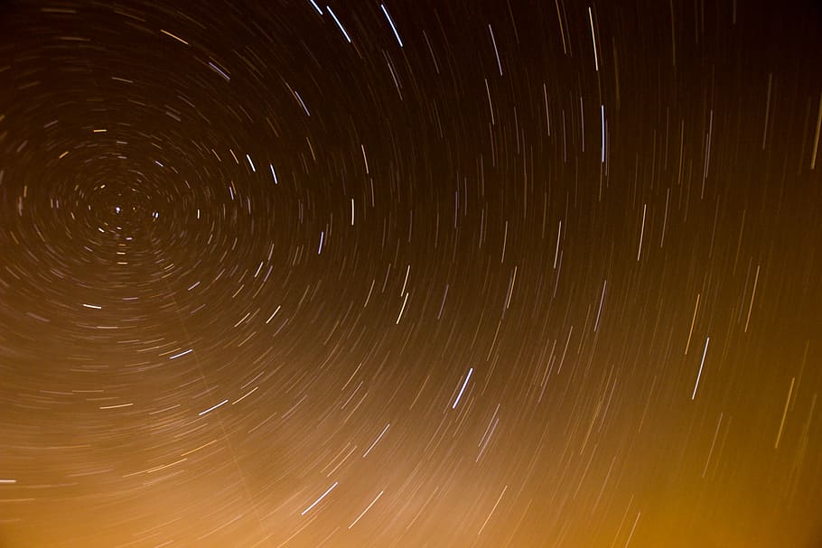 fotografia de timelapse, estrelles, resum, cercle, estrella, ruta, exposició llarga, estrellat, cel, nit, cel nocturn, a dalt, espai, moviment, borrós, girar, lapse de temps, estrella - espai, astronomia, estel, escenics - natura, galàxia, camp estel·lar, cap gent, naturalesa, bellesa a la natura, moviment borrós, girant, infinit, marc complet, fons, espai i astronomia, directament a sota, concèntric, 2K