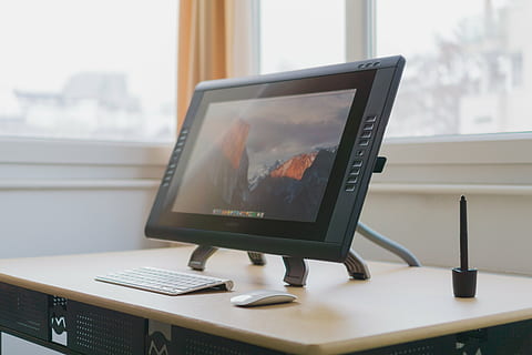 monitorizat cu mar, negru, apartament, ecran, Monitor, top, maro, masa, calculator, tastatură, Electronică, modern, tehnologie, Afaceri, birou, muncă, fereastră, sticlă, calculatorul de birou, în interior, Monitorul computerului, laptop, conexiune, tehnologia fără fir, nici o persoana, comunicare, echipamente de calcul, zi, mobila, tastatura, să se concentreze asupra primelor elemente, 5K, CC0, domeniu public, fără drepturi de autor