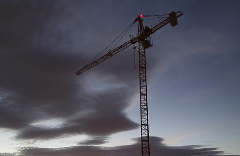 nubes, construccion, grua, nubes, construcción, grua, cielo, nube - cielo, grúa - maquinaria de construcción, industria de construccion, sitio de construcción, maquinaria, vista de ángulo bajo, desarrollo, naturaleza, industria, altura maxima, nadie, al aire libre, día, metal, maquinaria de construcción, silueta, oscuridad, arquitectura, equipos de construcción, 5K, CC0, dominio público, libre de derechos