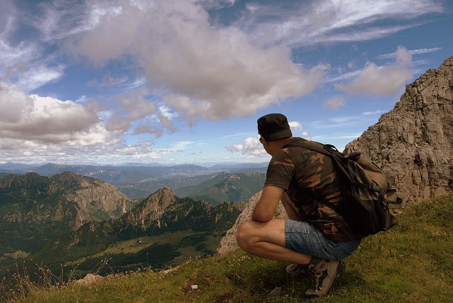 obdivovat, krajina, hora, mraky, horní, horské krajiny, průhled, summitu, výlet, jedna osoba, mrak - nebe, pouze jeden muž, jen dospělí, zpětný pohled, dospělý, volnočasové aktivity, nebe, scenics - příroda, pohoří, krása v přírodě, životní prostředí, Příroda, životního stylu, turistika, skutečných lidí, plná délka, aktivita, dobrodružství, klid, klidné scény, venku, při pohledu na pohled, formace, 4K