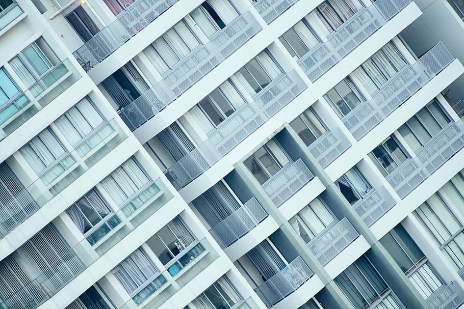bianca, alto, edificio, edificio in cemento bianco, costruzione, finestra, ripetizione, balcone, grigio, lateralmente, architettura, esterno dell'edificio, struttura costruita, sfondi, fotogramma intero, città, Inquadratura dal basso, nessuno, quartiere residenziale, appartamento, casa, alto - alto, modello, all'aperto, ricchezza, moderno, edificio per uffici esterno, lusso, grattacielo, direttamente sotto, 5K