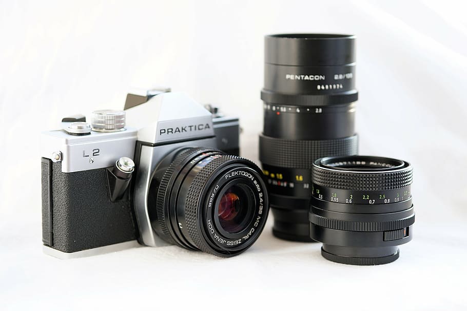 kamera, digitalt kamera, fotografi, gammel, nostalgi, Foto, zoomobjektiv, årgang, fotokamera, digicam, fotografering, SLR kamera, fototilbehør, fotografisk udstyr, linse, klassisk, teleobjektiv, optik, Praktica, l2, fotografering temaer, kamera - fotografisk udstyr, objektiv - optisk instrument, teknologi, objektiv - øje, sort farve, ingen mennesker, moderne, indendørs, studio skud, tæt på, stilleben, skåret ud, hvid baggrund, gruppe af objekter, tekst, sølvfarvet, 5K