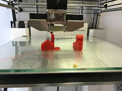 zbliżenie, zdjęcie, 3d, drukarka, nacisk, drukowanie 3d, maszyneria, technologia, fabryka, sprzęt, wewnątrz, laboratorium, żadnych ludzi, sprzęt do produkcji, opieka zdrowotna i medycyna, część maszynowa, Badania, nauka, eksperyment naukowy, Edukacja, metal, przemysł, sprzęt laboratoryjny, odbicie, czerwony, urządzenia przemysłowe, 4K, CC0, domena publiczna, darmowe zdjęcia