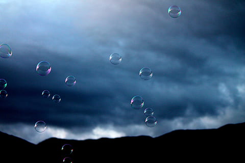 Bläschen, selektiv, fokus fotografie, Seife, Regenbogenblase, Seifenblase, fliegen, Seifenblasen, Blase, in der Luft, Himmel, Natur, wolke - himmel, fliegend, Zerbrechlichkeit, Verletzlichkeit, keine Leute, Seifenlauge, Flachwinkelansicht, draußen, Kugel, transparent, Zauberstab, Ruhe, Bewegung, mehrfarbig, Umgebung, Tag, Reinheit, Leicht, 4K, CC0, gemeinfrei, lizenzfrei