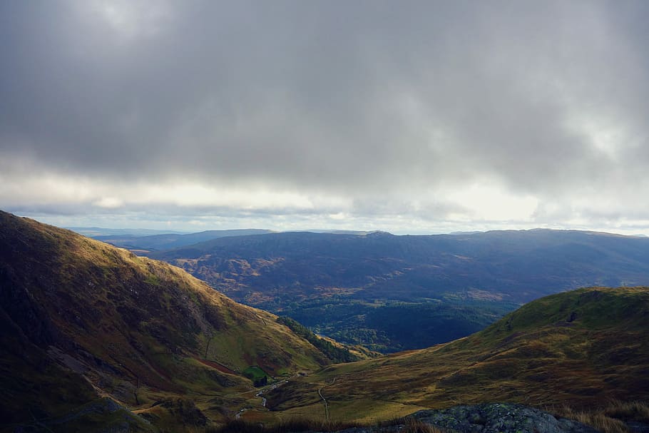 aèria, foto, muntanyes, blanc, ennuvolat, cel, verd, marró, Serra, muntanya, turó, núvol, horitzó, vall, herba, vista, Gales, Snowdon, núvol - cel, medi ambient, escenics - natura, paisatge, bellesa a la natura, naturalesa, terra, escena tranquil·la, tranquil·litat, cap gent, tempesta, escena no urbana, destinacions de viatge, dia, a l'aire lliure, cim de muntanya, 4K